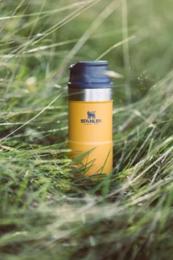 Thermosbeker Stanley The Trigger Action Travel Mug Saffron 0,35L 7 Thermosbeker Stanley The Trigger Action Travel Mug Saffron 0,35L -Bo-Camp Shop 3 800x1200 4